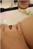 沙发撅臀穴特写！细腰翘臀跪姿诱惑，完美身材嫩穴尽收眼底