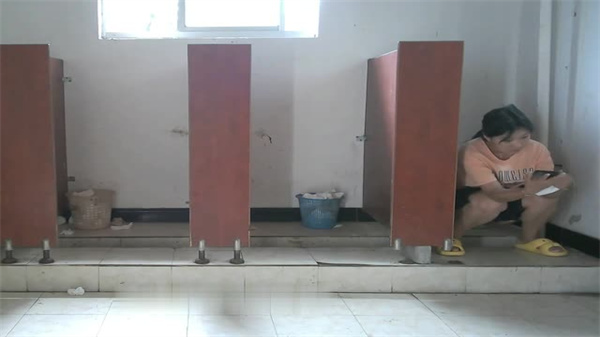 极品白虎女神厕所激情4视角偷窥！6种体位任君欣赏